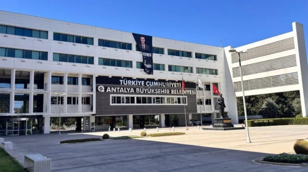 Antalya Büyükşehir Belediyesi’nde rüşvet soruşturması: 8 gözaltı