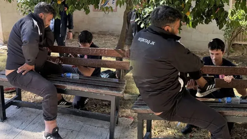 Uyurken bacağını banka sıkıştırdı, itfaiye kurtardı