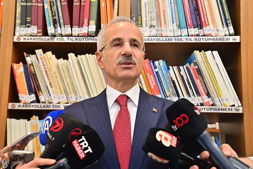 BAKAN URALOĞLU, İRAN CUMHURBAŞKANI REİSİ’Yİ ARAMA-KURTARMA ÇALIŞMALARINI DEĞERLENDİRDİ