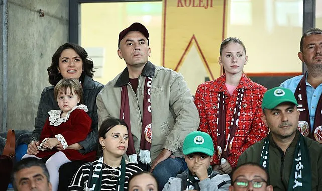 Giray Altınok ve Ezgi Mola