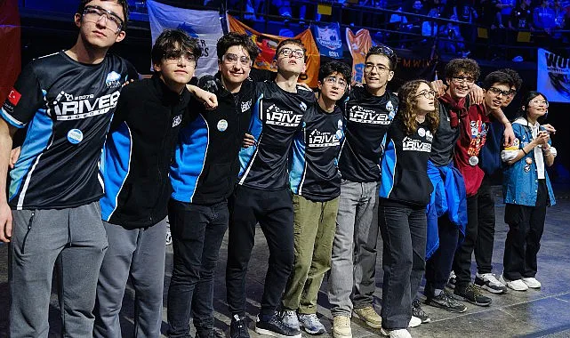 Robotlar Derinlere Dalıyor! Lise Öğrencileri Okyanus Temalı Robotlarını Tasarlıyor!